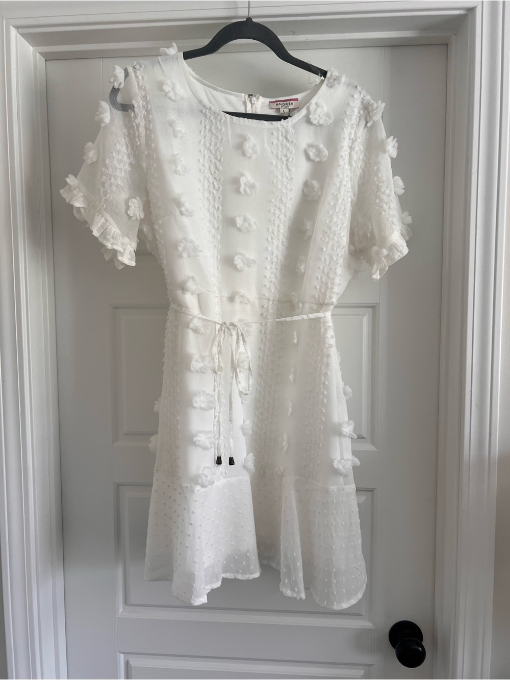 ANDREE BY UNIT White Pom-Pom Tie-Waist Women’s Dress